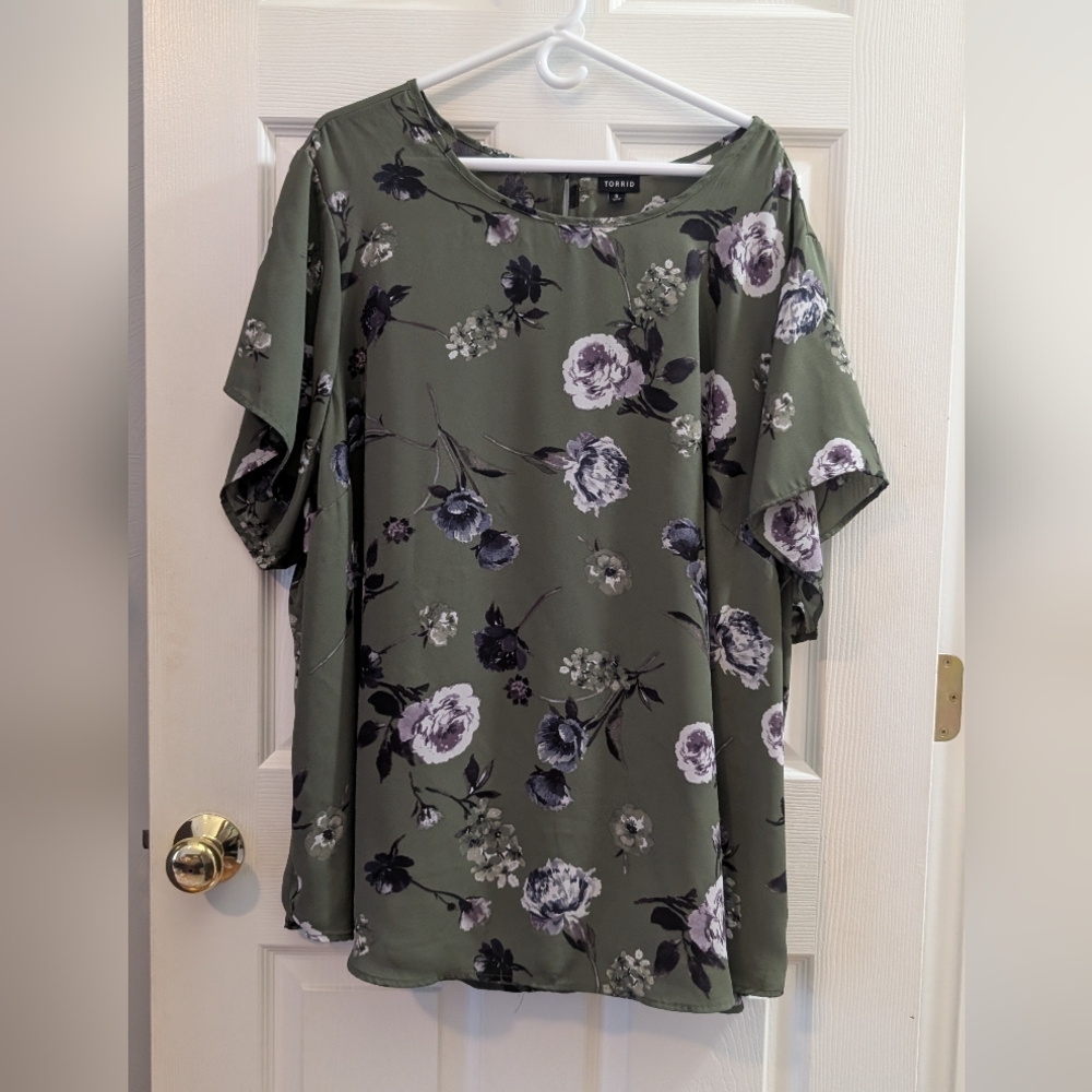 Torrid Green Floral Short Sleeve Blouse